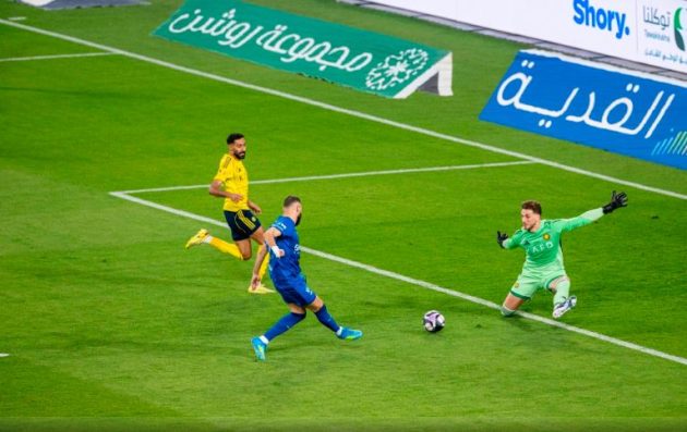 بنزيمة يحسم موقفه من العودة إلى الاتحاد